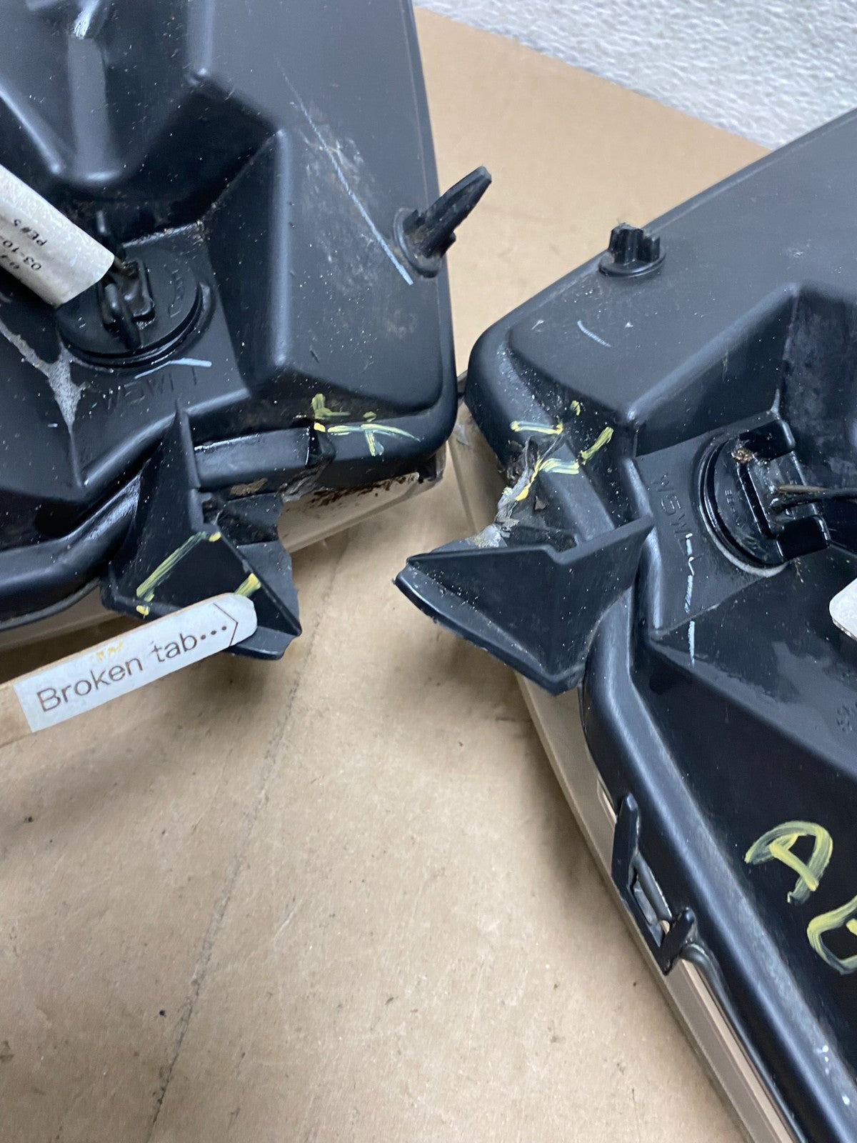 2007 to 2013 Chevrolet Suburban Tahoe Left+Right Set Headlights AG4617 DW7