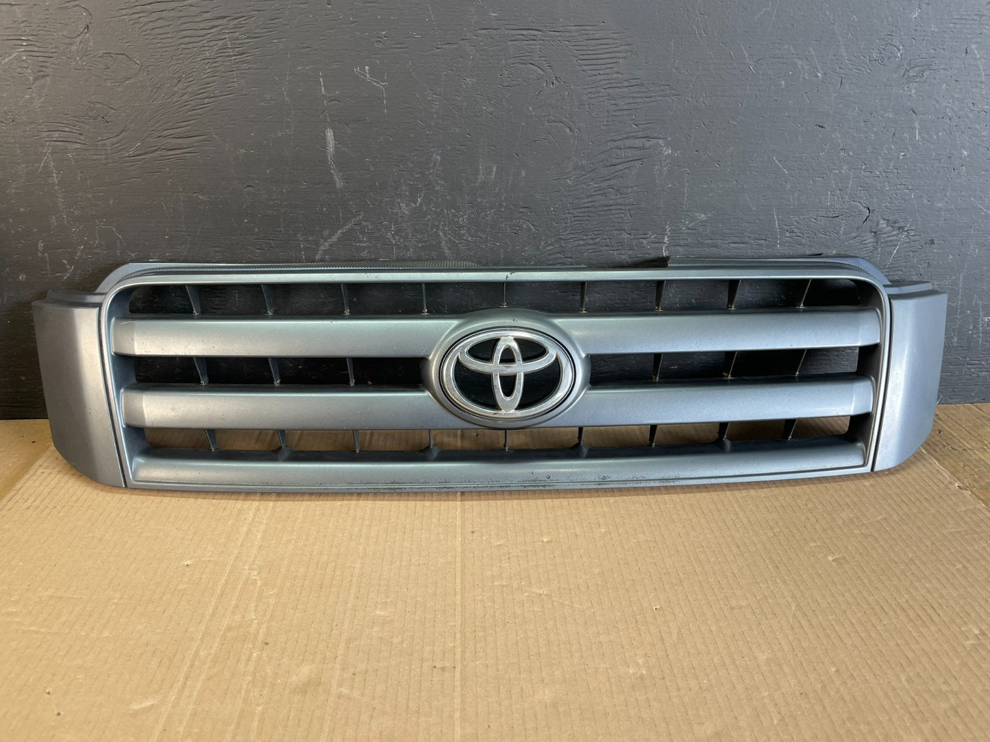 2001 to 2003 Toyota Highlander Front Upper Grille Grill With Emblem AC1970 DG0