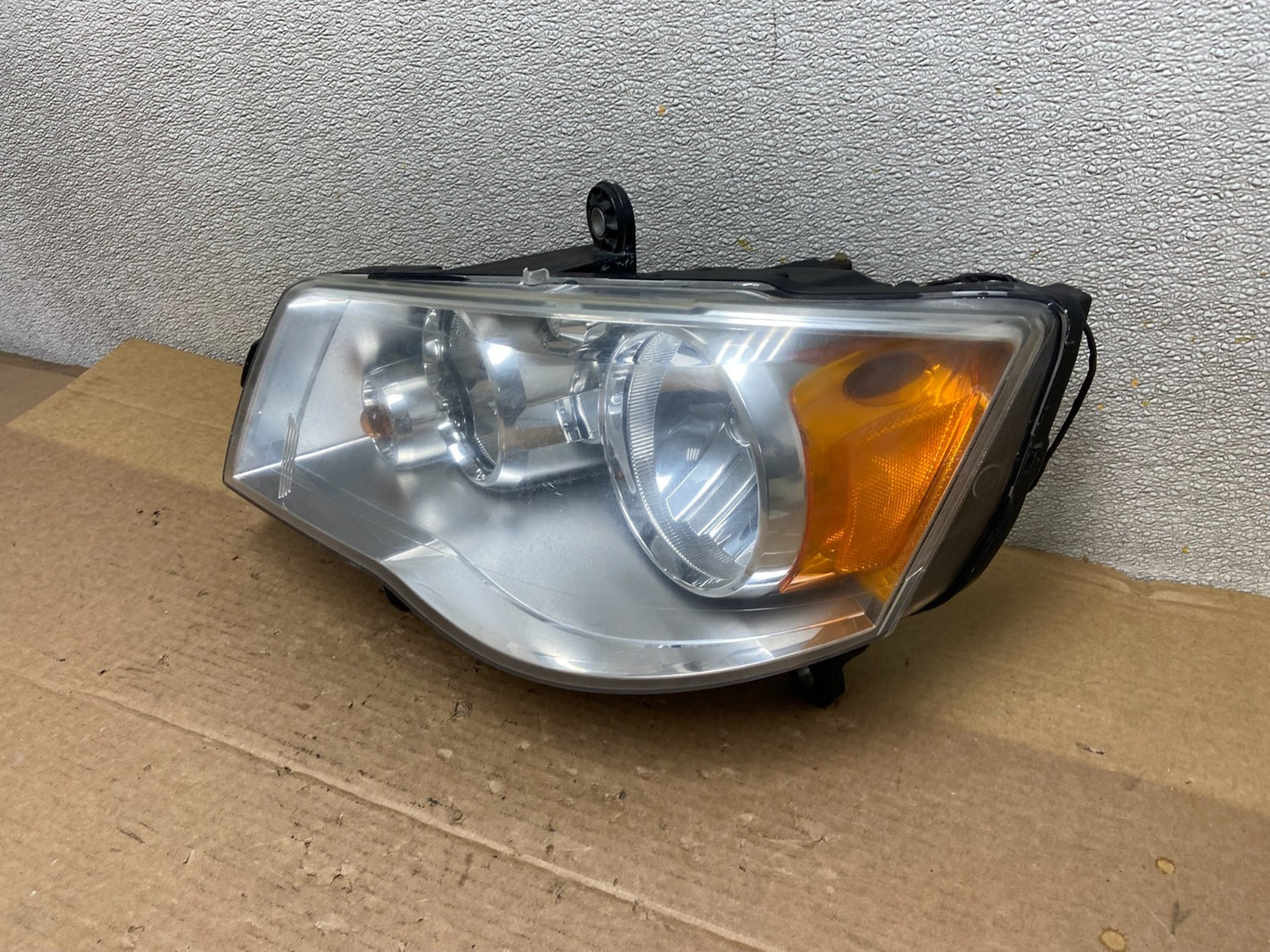 2008 to 2016 Chrysler Town and Country Left Driver Lh Side Headlight AB5227 DW1