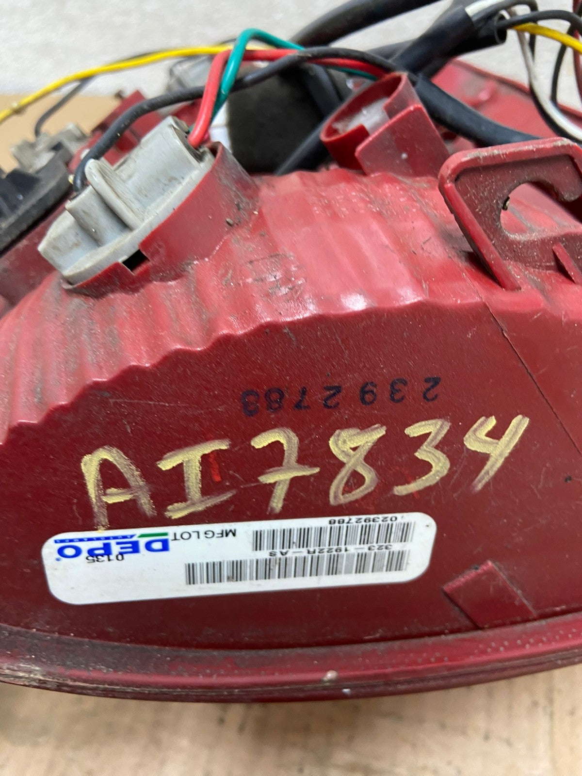 2003 2004 2005 Kia Sedona Right Passenger RH Side Tail Light AI7834 LK7