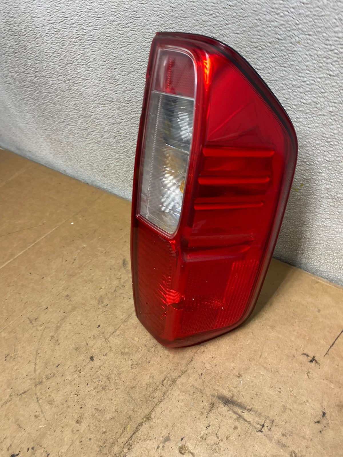 2005 to 2014 Nissan Frontier Left Driver LH Side Tail light Oem X6684 PS1