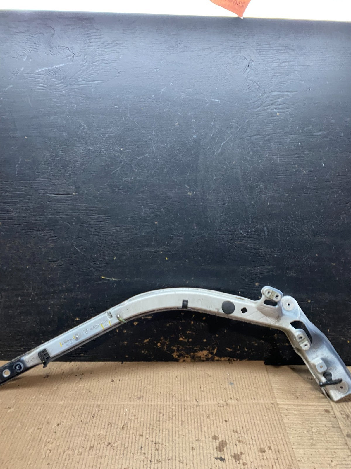 2020 to 2023 Ford Explorer Right RH Upper Tic Bar Oem W6007 DG0