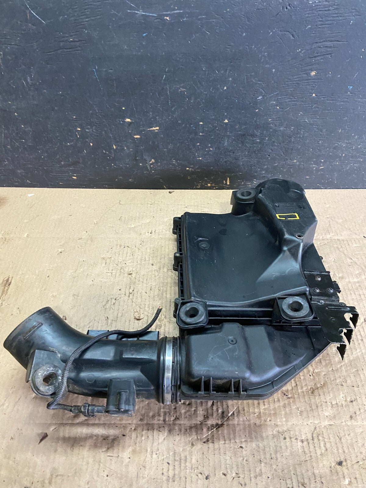 2007 to 2010 BMW X5 Air Intake Cleaner Filter Housing Box OEM O0618 DG7