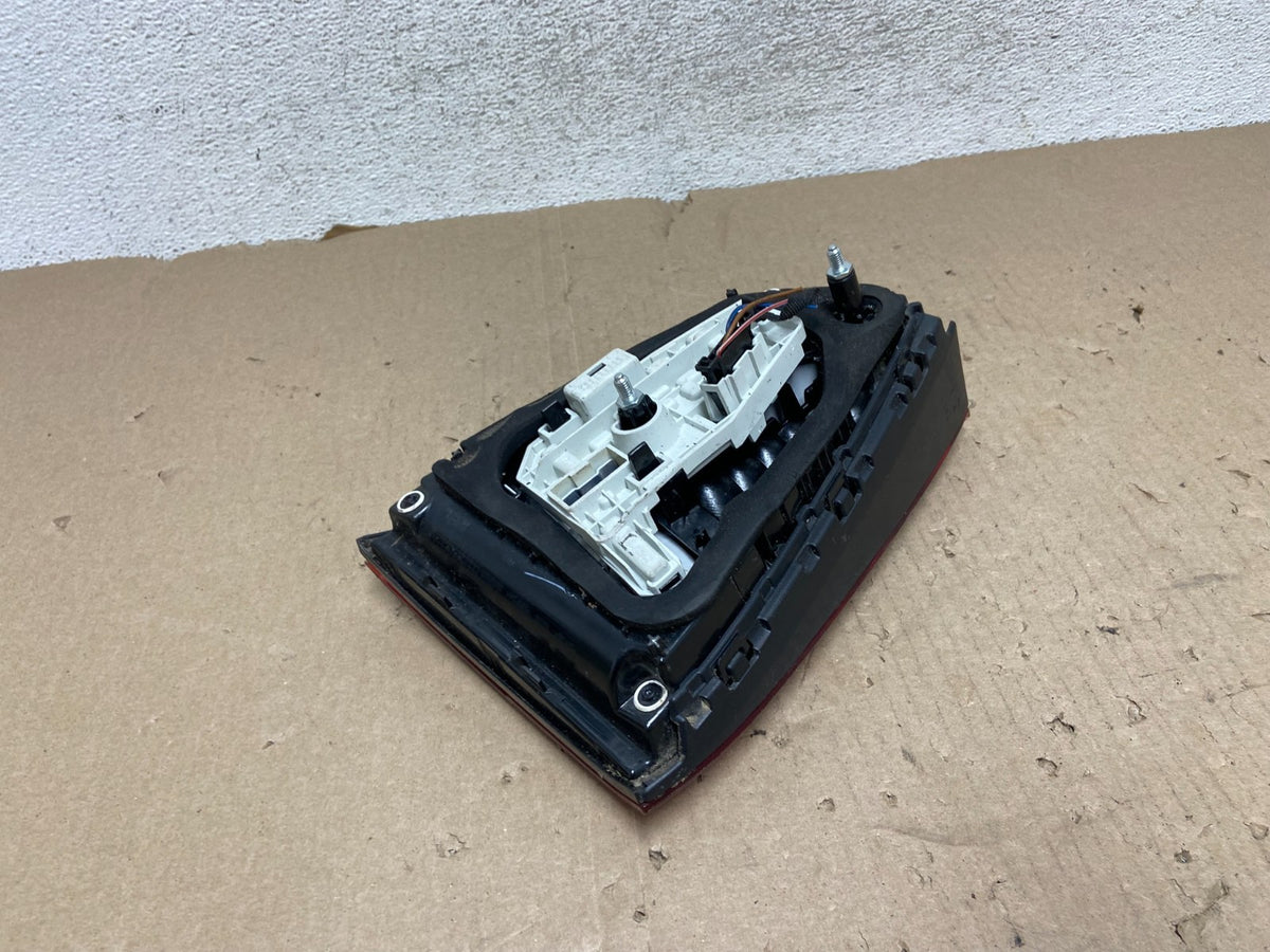 2015 - 2018 Volkswagen Jetta Right Passenger Side Tail Light Inner AG6952 DW5