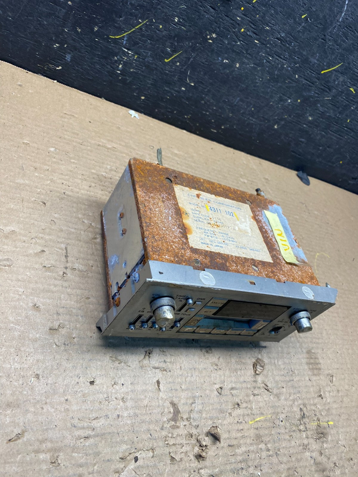 1986 Chrysler Lebaron AM FM Cassette Radio OEM S8842 DG2