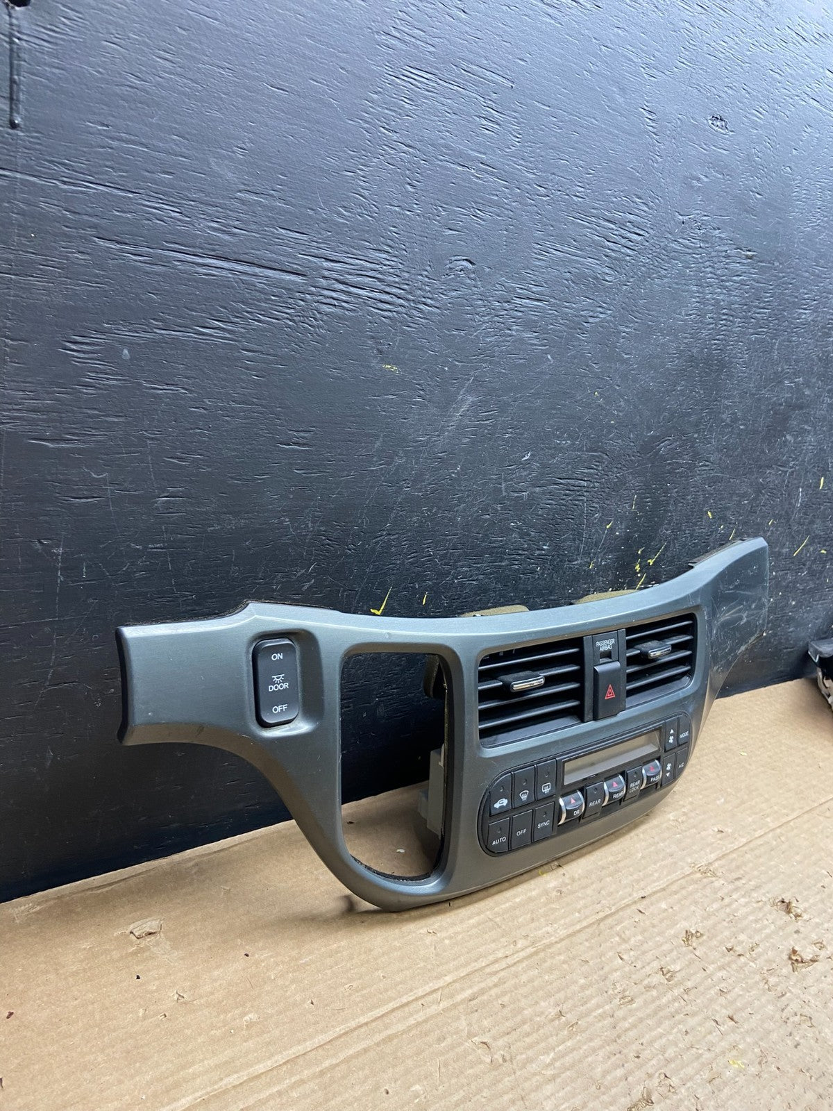 2005 to 2010 Honda Odyssey Radio Climate Control Dash Trim Bezel W1999 DG2