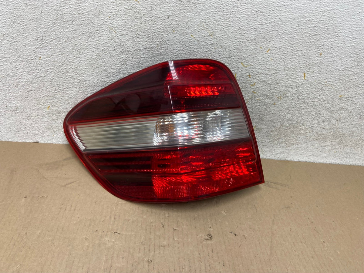 2009 to 2011 Mercedes ML350 ML-Class Left Driver Side LH Tail Light AH6750 LK0