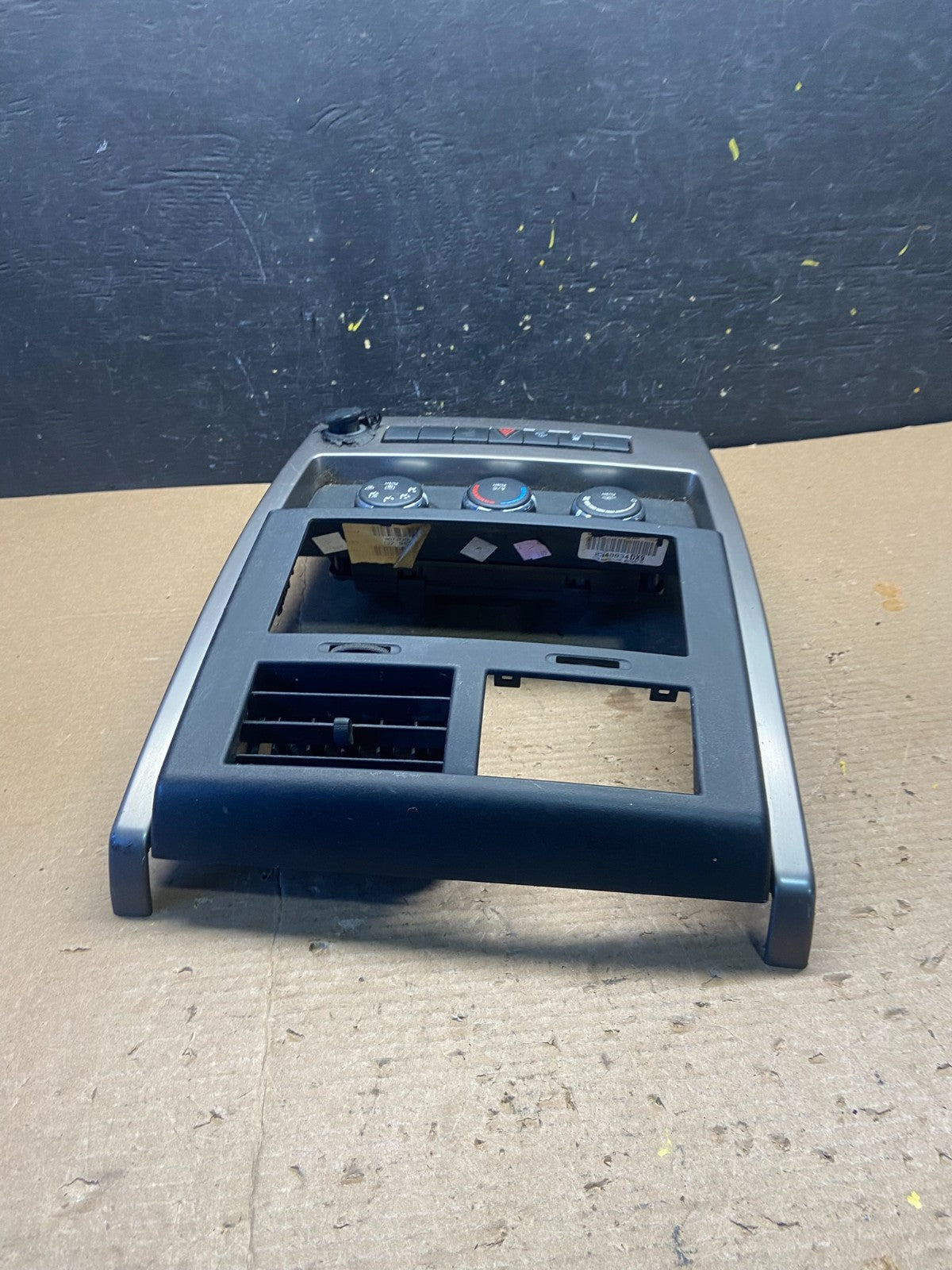 2008 to 2012 Jeep Liberty Dash Climate Temperature Control Radio Bezel Q9763 DG3