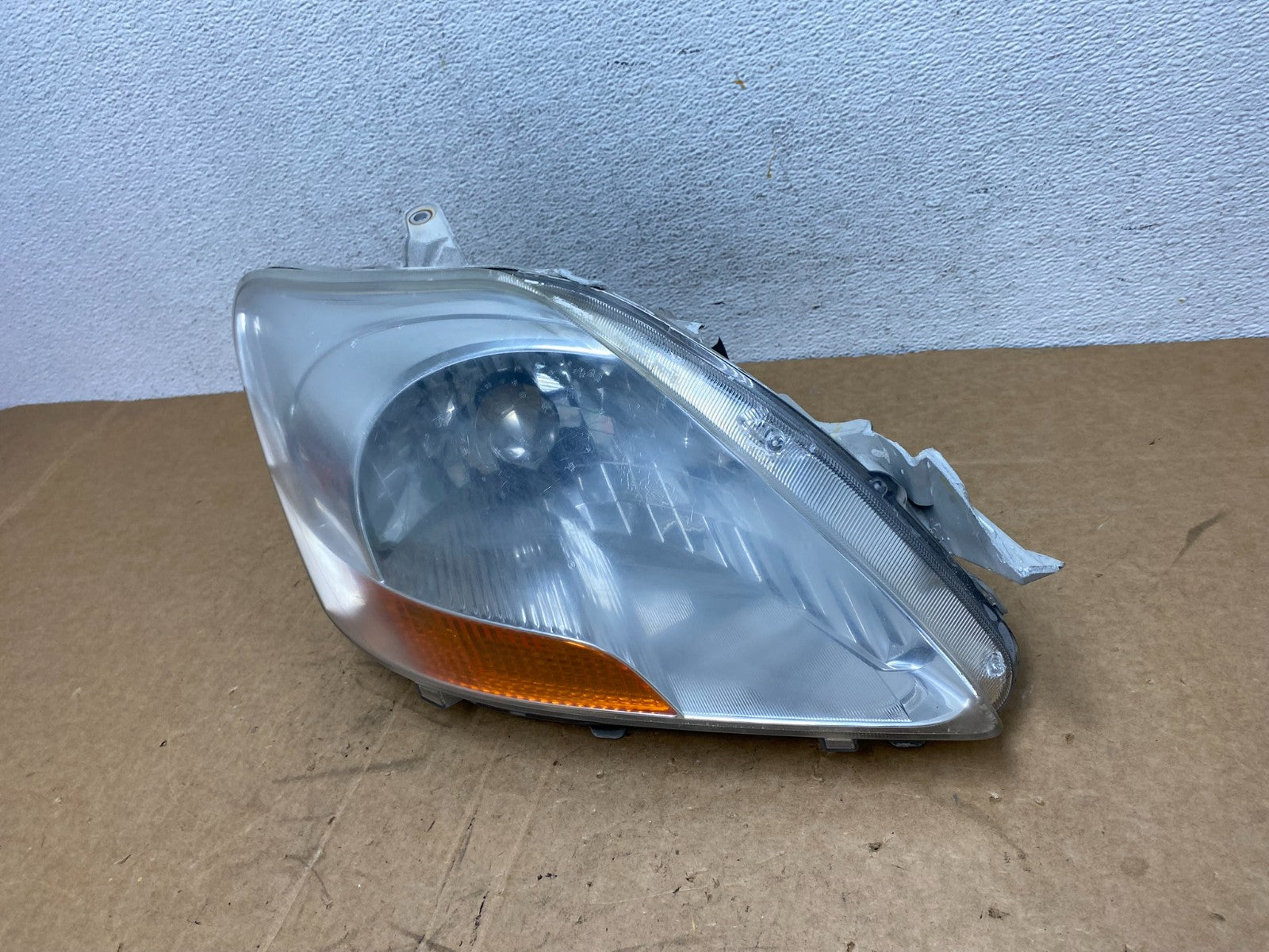 2007 2008 2009 Toyota Yaris Right Passenger RH Halogen Headlight AD6295 DW1