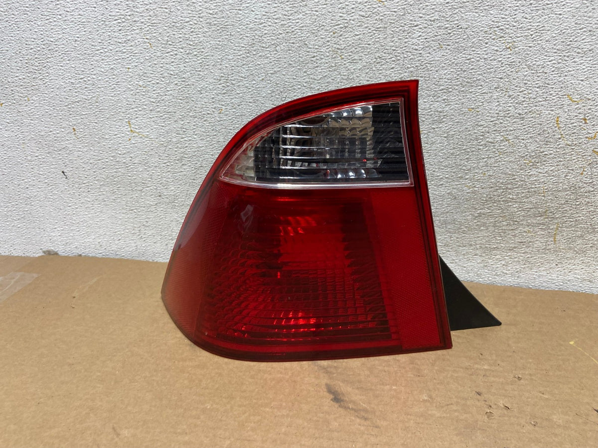 2005 2006 2007 Ford Focus Sedan Left Driver Side Tail Light AH4500 LK0