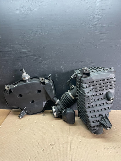 2017-2019 Cadillac XT5 3.6L Air Cleaner Housing Box OEM ab7842 DG7