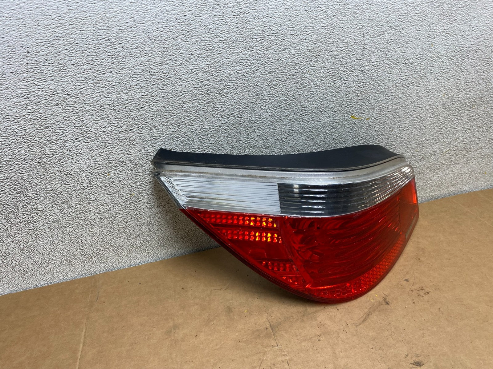 2004 -  2007 BMW 5 Series E60 Left Driver LH Side Tail Light OEM X3729 DW2