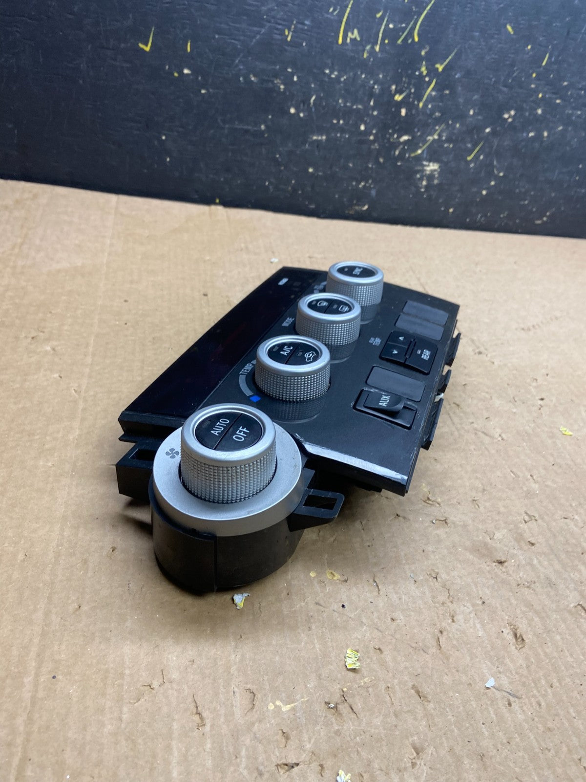 2008 to 2010 Toyota Sequoia AC Temp Heater Climate Control Bezel Z4175 DG1