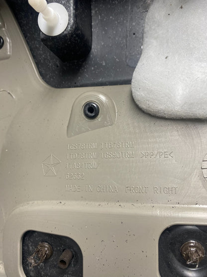 2011 to 2019 Jeep Grand Cherokee Front Right Passenger Side Panel Door M5560 DG9