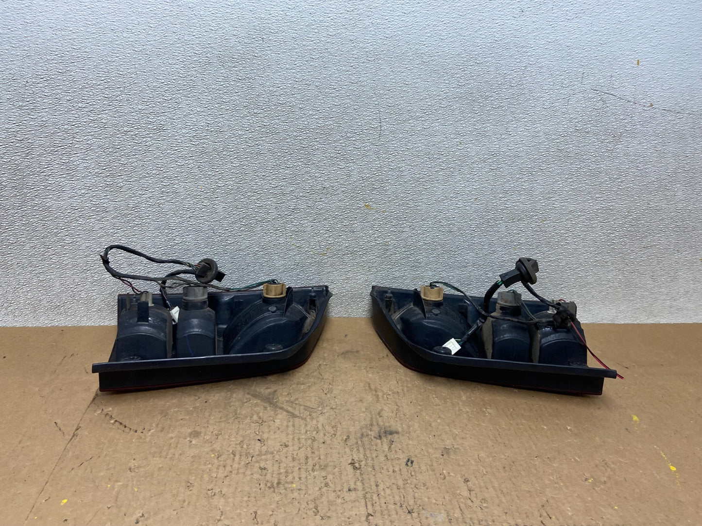 2005 to 2012 Nissan Pathfinder Tail lights Left+Right Side Z9389 DW6