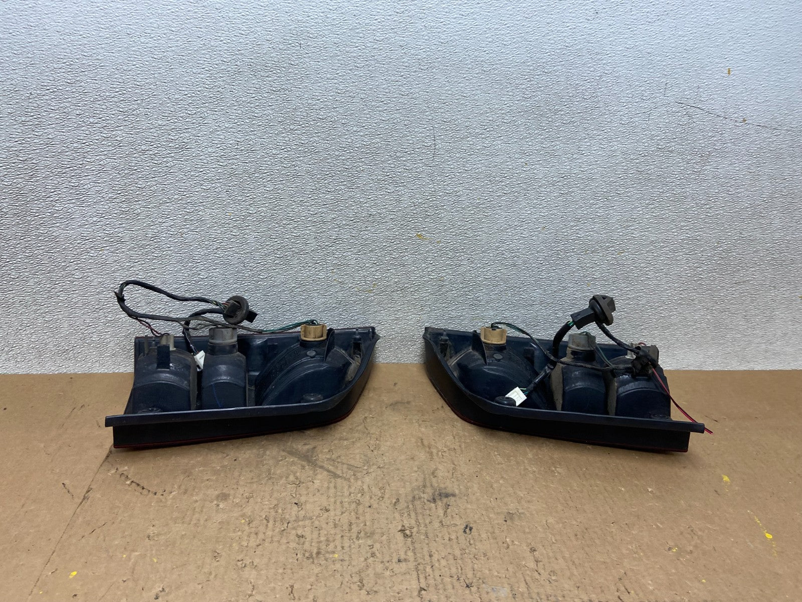2005 to 2012 Nissan Pathfinder Tail lights Left+Right Side Z9389 DW6