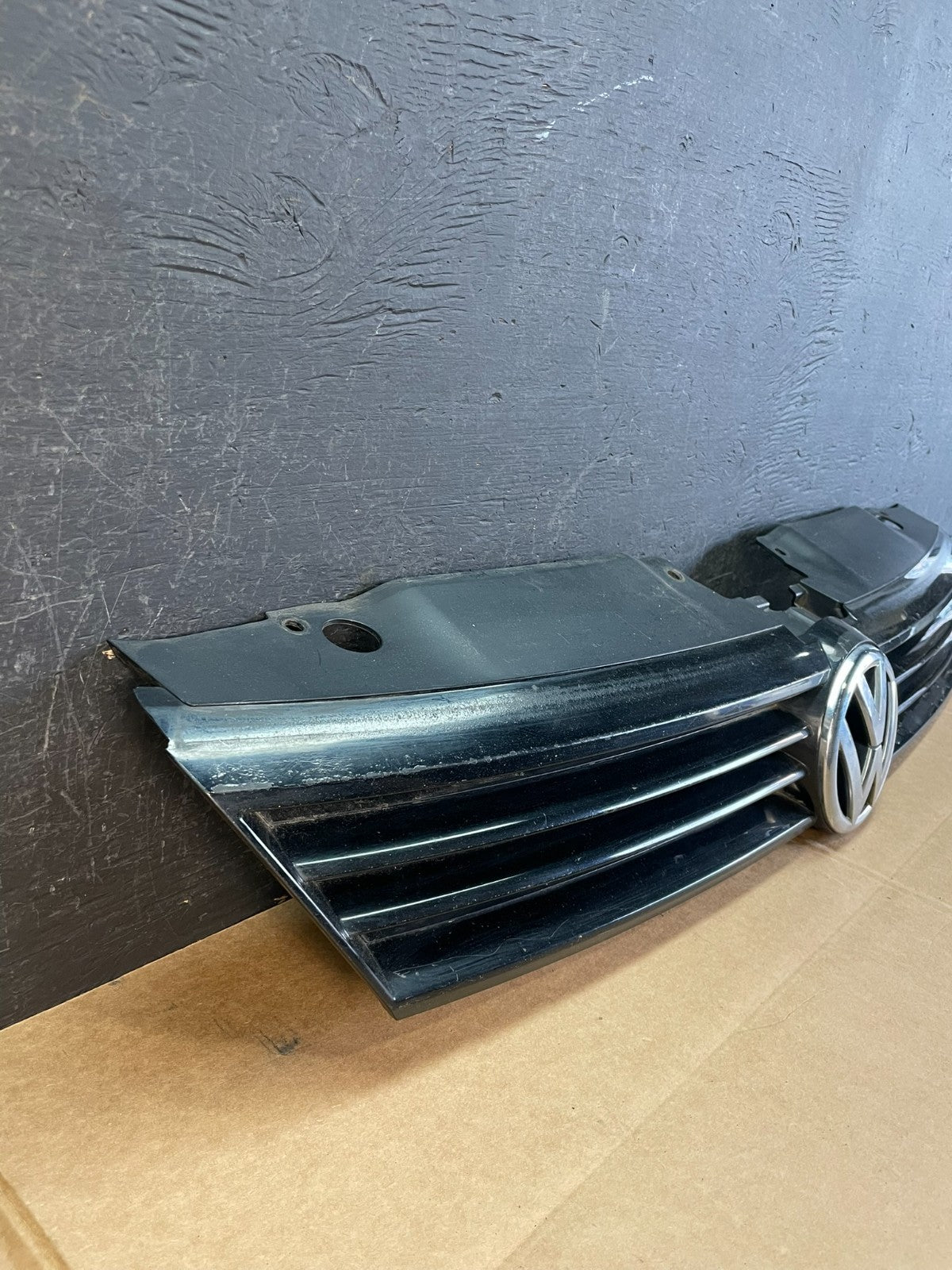 2011 to 2014 Volkswagen Jetta Sedan Front Upper Grille Grill AE0835 DG2