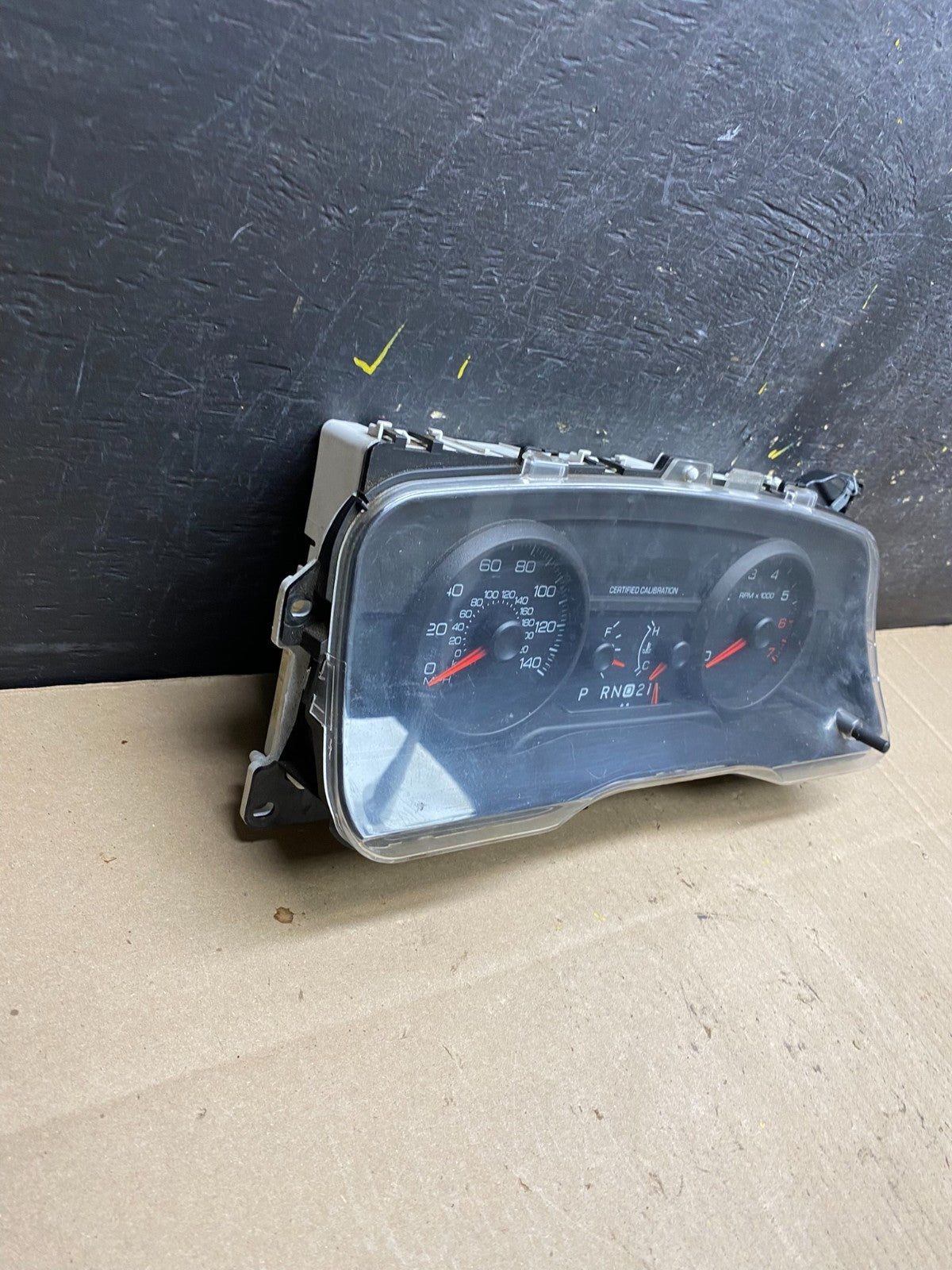 2006 to 2011 Ford Crown Victoria Speedometer Cluster Gauge t9326 DG1