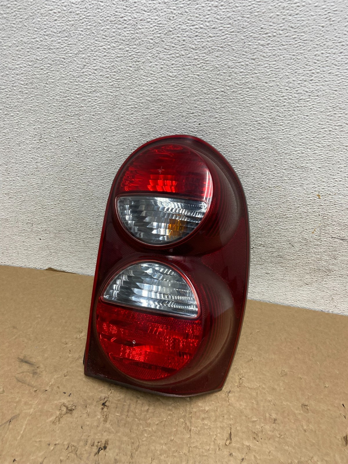 2005 2006 2007 Jeep Liberty Right Passenger Rh Side Tail Light AF8117 DW0