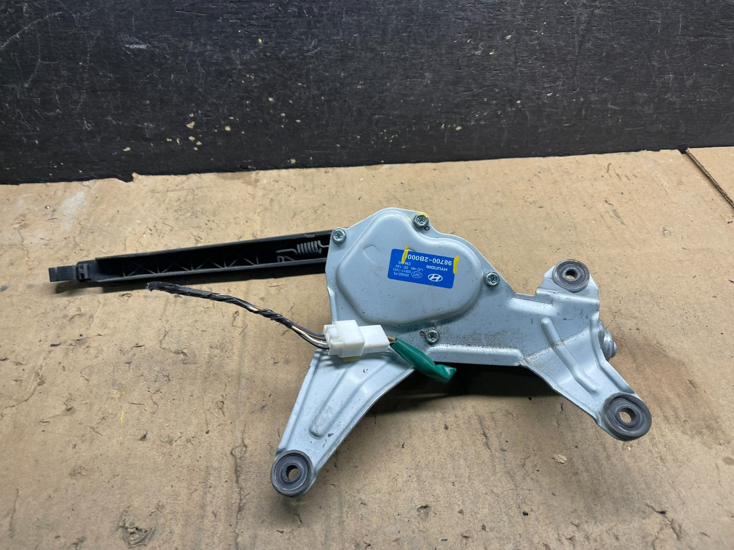 2007 - 2010 Hyundai Santa Fe Rear Glass Windshield Wiper Motor W7338 DG5