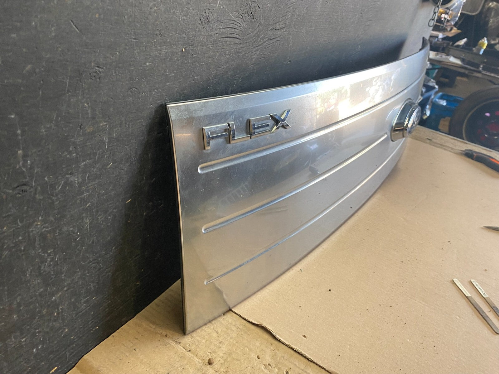 2009 to 2012 Ford Flex Trunk Lid Hatch Molding Trim Panel W/Camera O6097 DG2