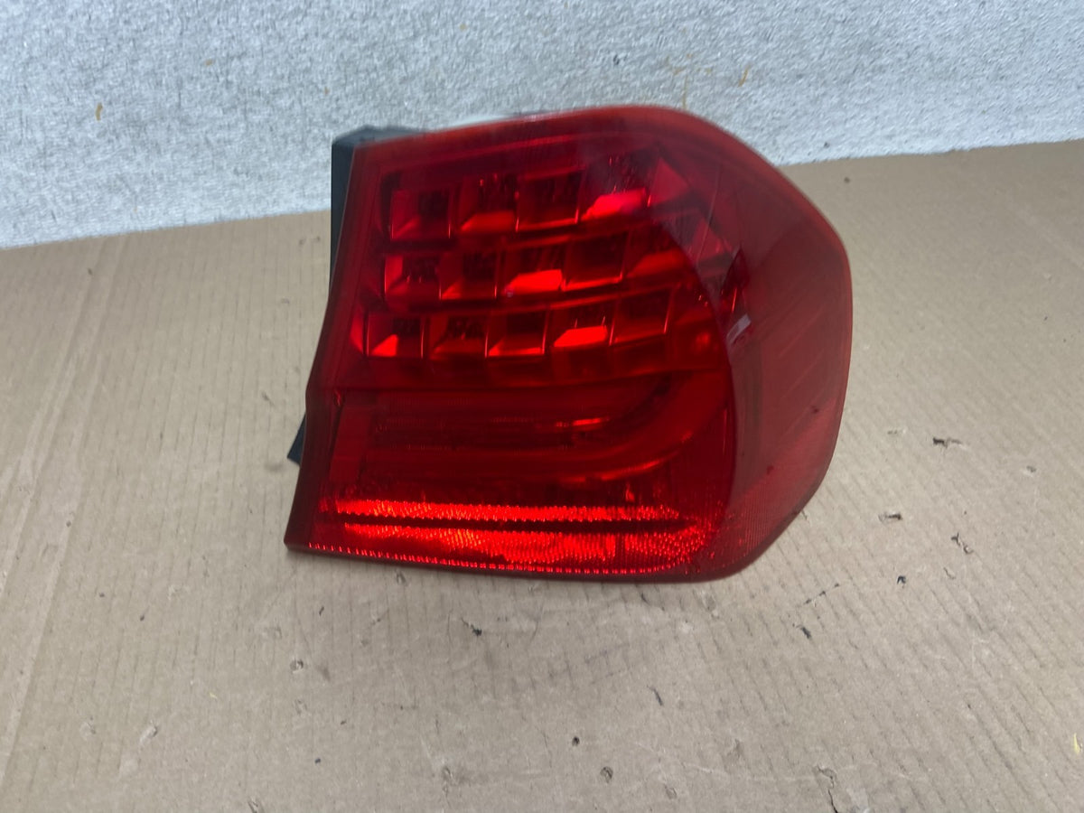 2009 2010 BMW 328i 3 Series Right Passenger RH Side Tail Light AI9502 LK0