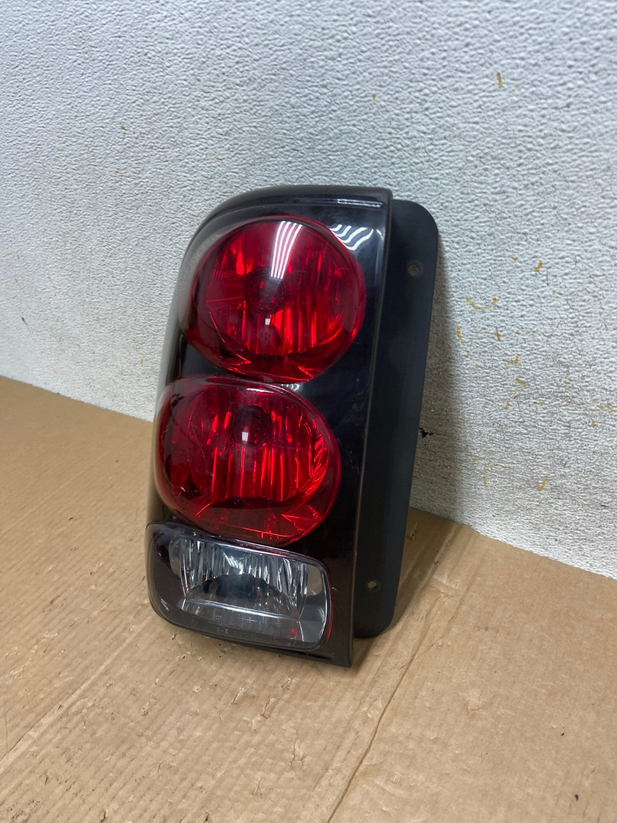 2002 to 2009 Chevrolet Trailblazer Left Driver LH Side Tail Light AI5881 LK1