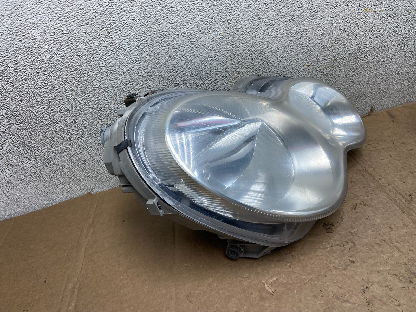 2005 to 2007 Mercedes-Benz C-Class Right Passenger Side Headlight AA52272