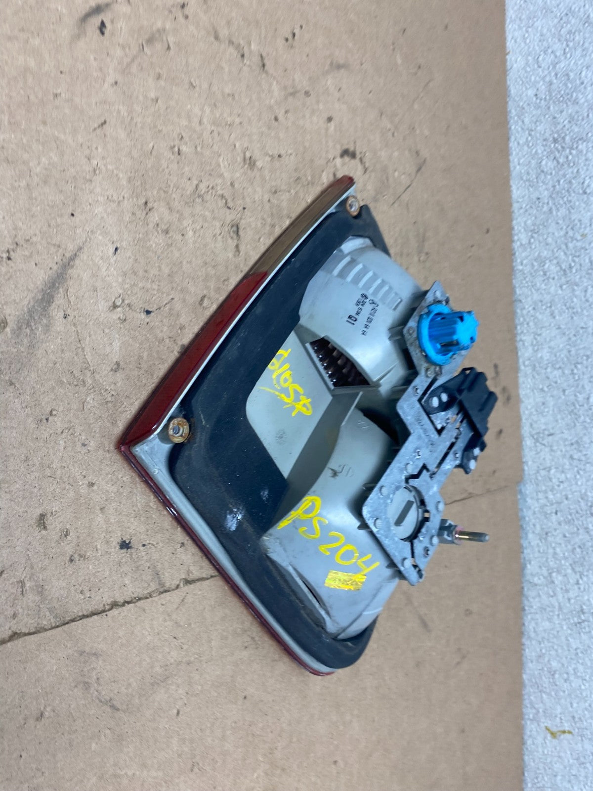 2000-2003 Mercedes-Benz E-Class E320 Wagon Right Passenge Inner Tail Light P52044