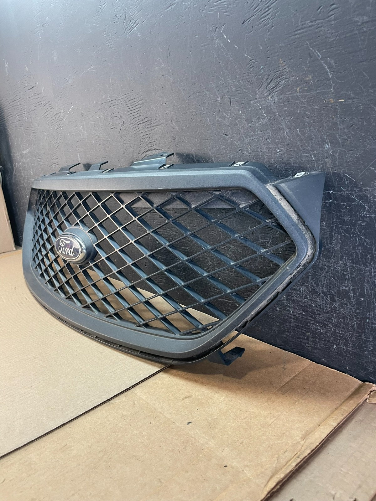 2013 to 2019 Ford Taurus Front Upper Police Grill Grille ae3436 DG1