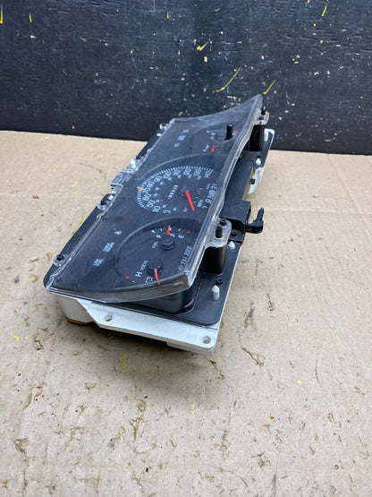 2001 to 2005 Mercury Grand Marquis Speedometer Cluster Gauge u5276 DG3