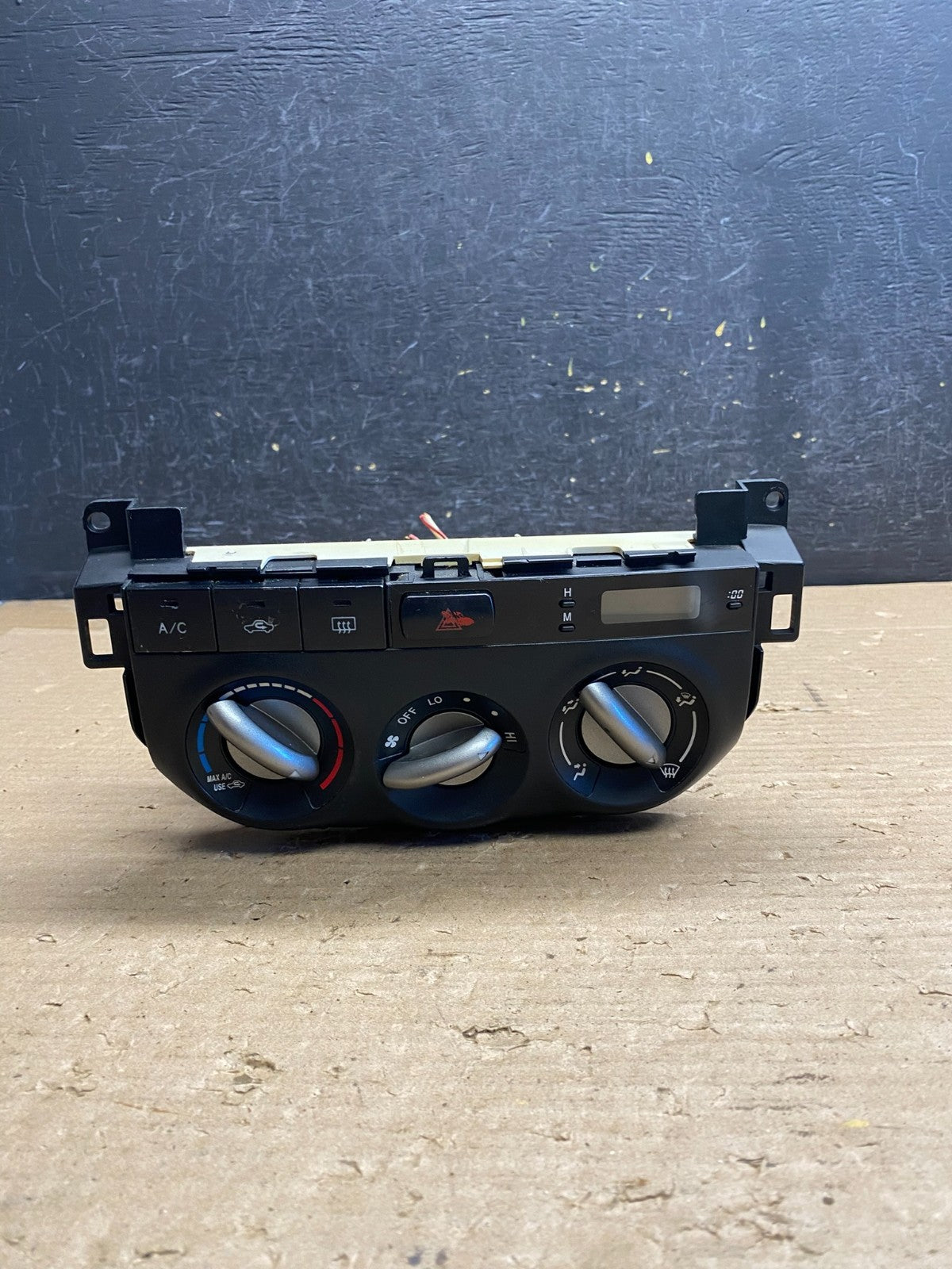 2004 - 2005 Toyota RAV4 A/C Heater Climate Control Unit Switch AG8355 DG0