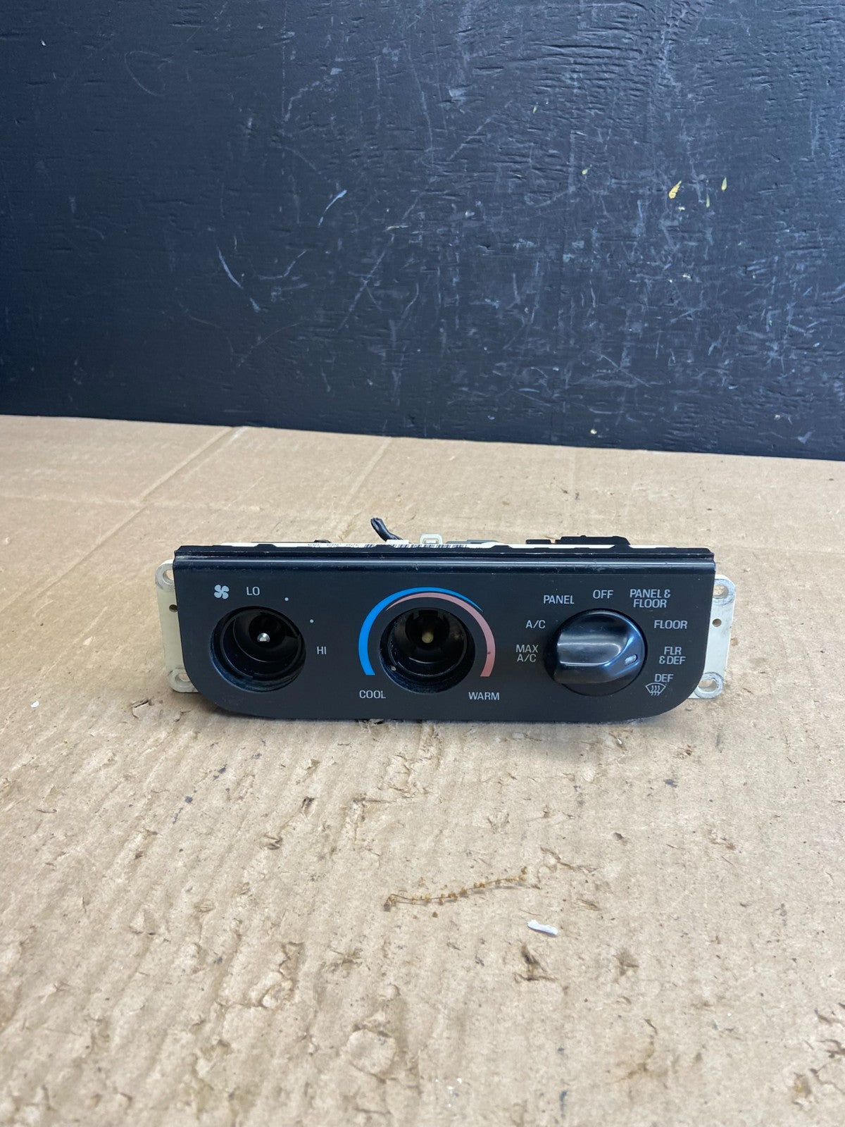 1997 to 2004 Ford F150 F250 Expedition Heater A/C Climate Control AB9712 DG0
