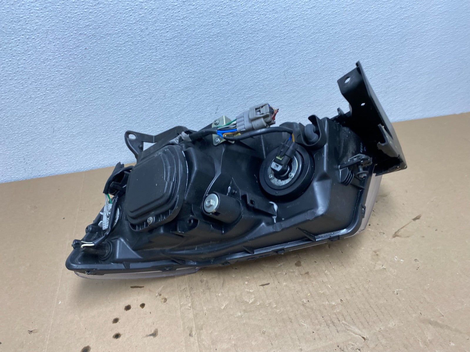 2008 - 2014  Subaru Tribeca Right Passenger Side Halogen Headlight OEM AB6886 DW6