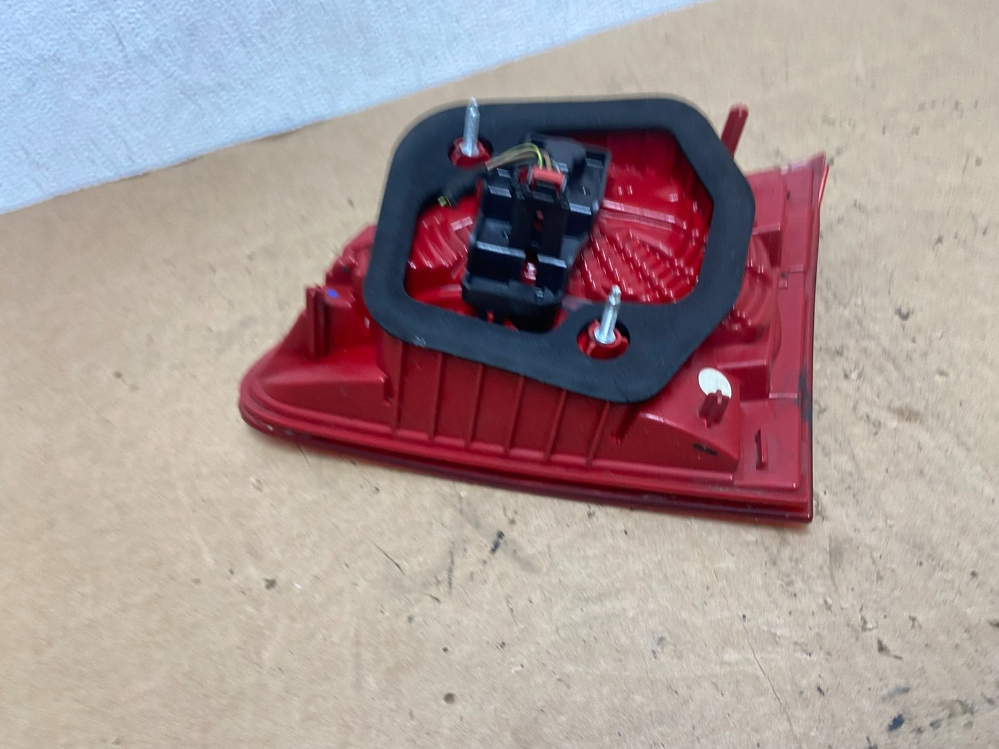 2011-2014 Volkswagen Touareg Left Driver LH Side Inner Tail Light AD5156 DG4