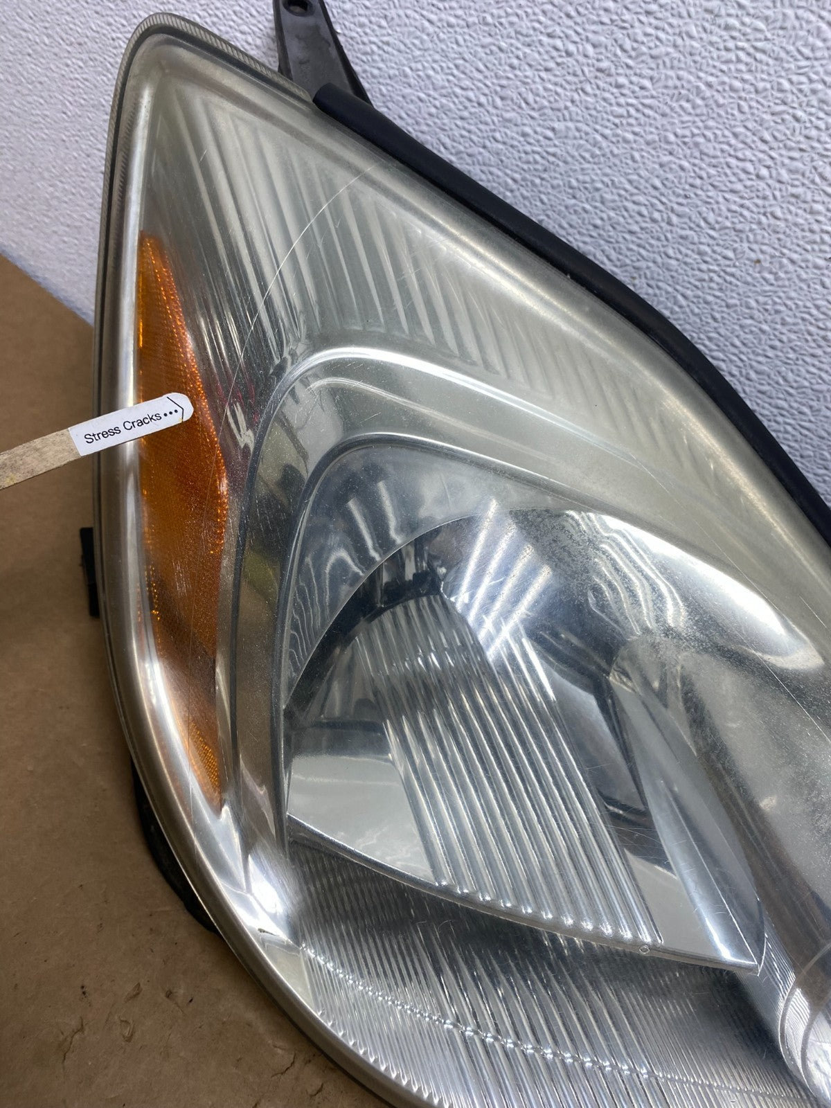 2004-2005 Toyota Sienna Driver Right Passenger Halogen Headlight AD1326 DW4