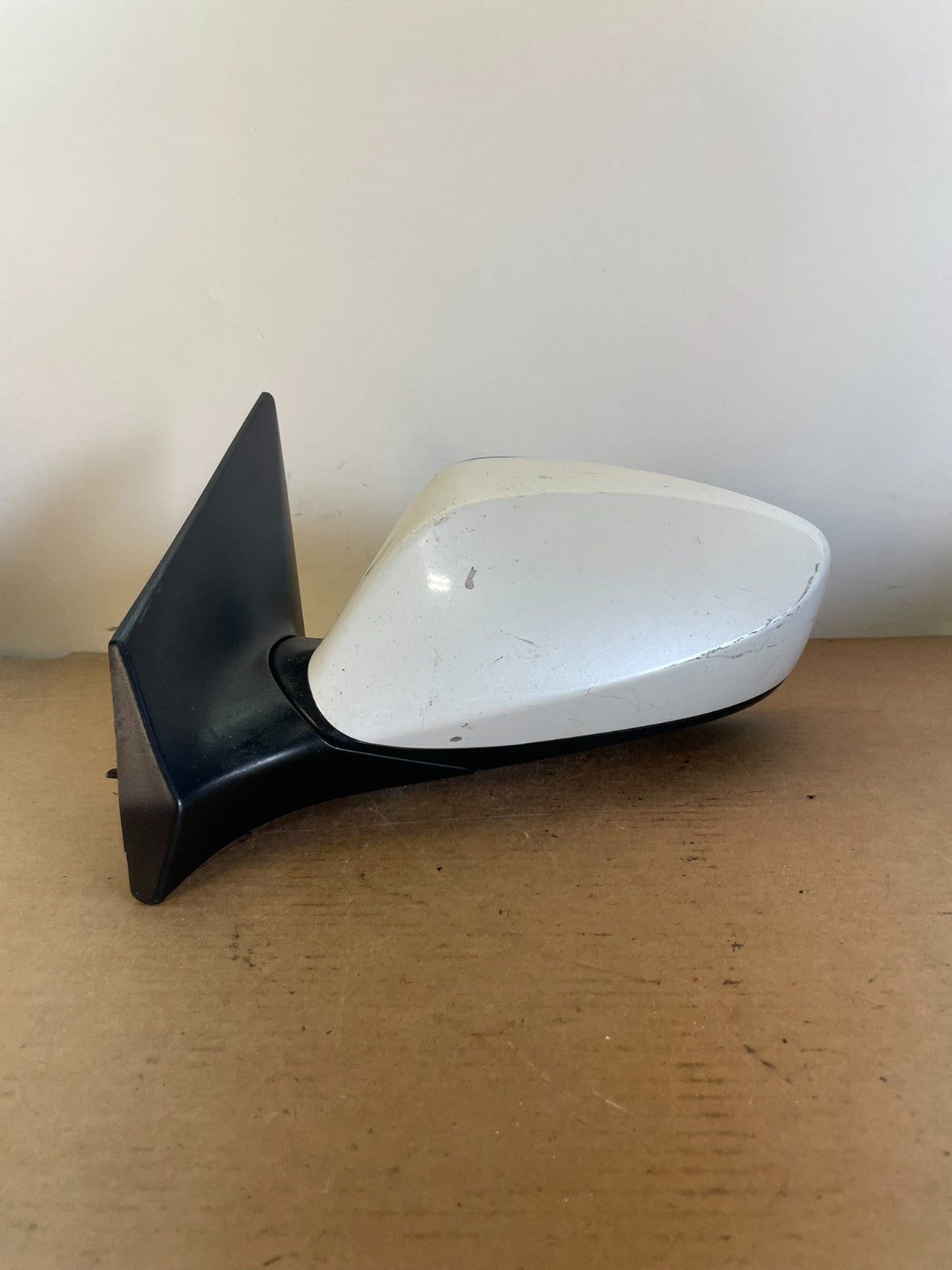 2012 to 2014 Hyundai Elantra Left Driver View Door Mirror AG0672 DW0