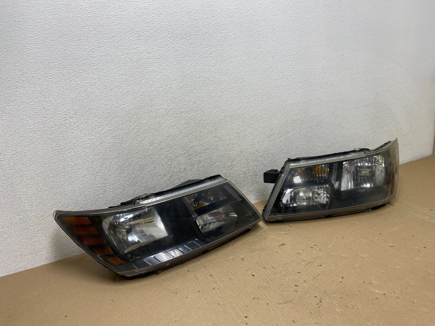 2009 to 2017 Dodge Journey Headlights Left+Right Set Halogen AG6899 DW2
