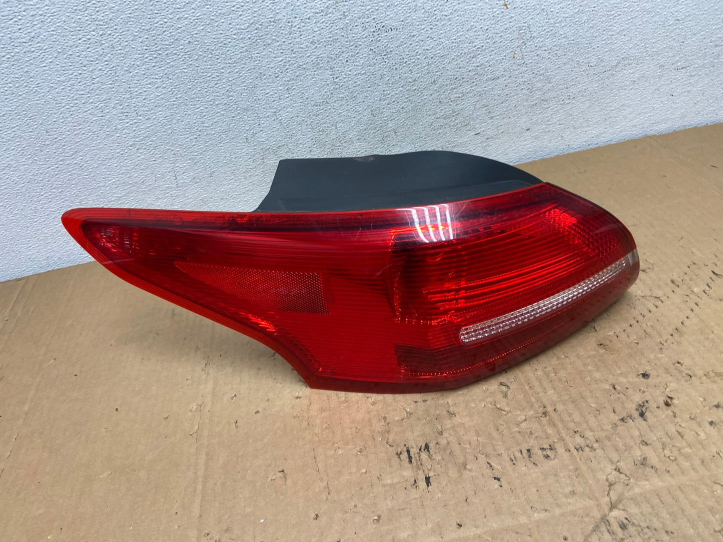 2015 - 2018 Ford Focus Sedan Left Driver LH Tail Light AD2441 LK0