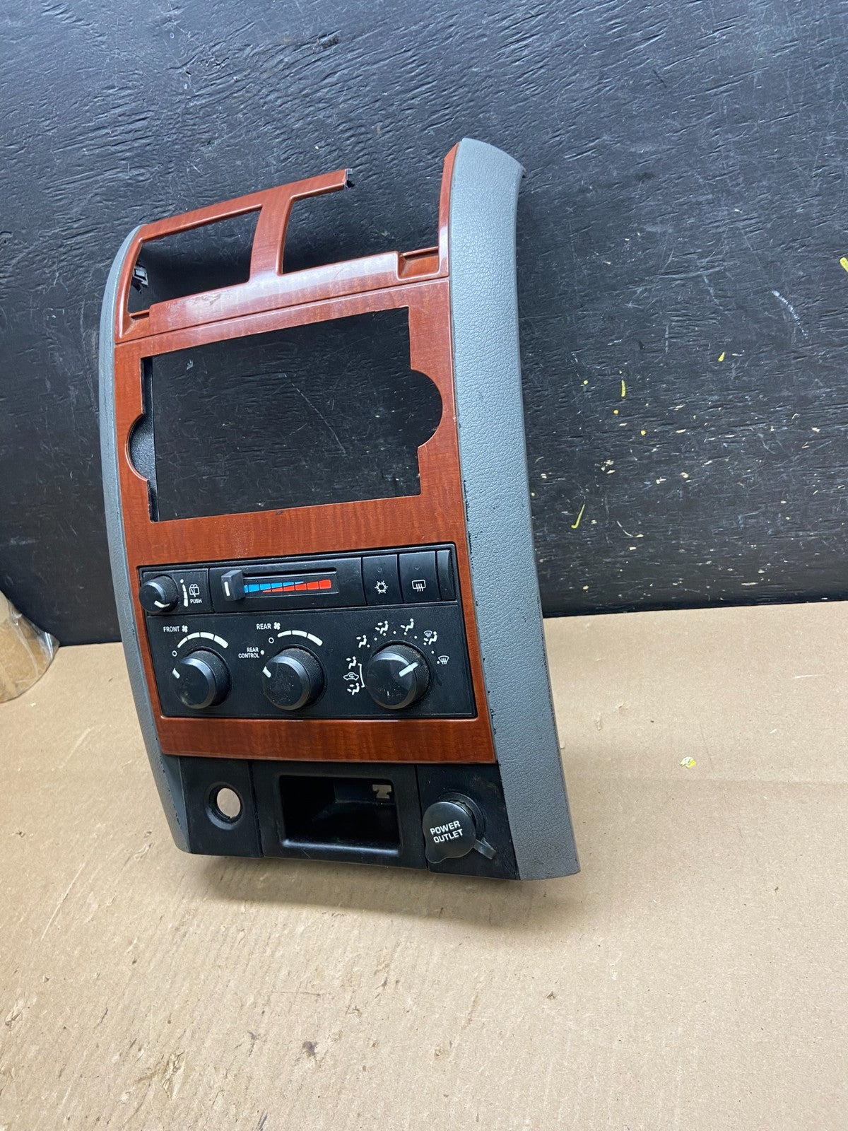 2005-2009 Dodge Durango Heat AC Climate Temperature Control Radio Bezel T4605 DG1