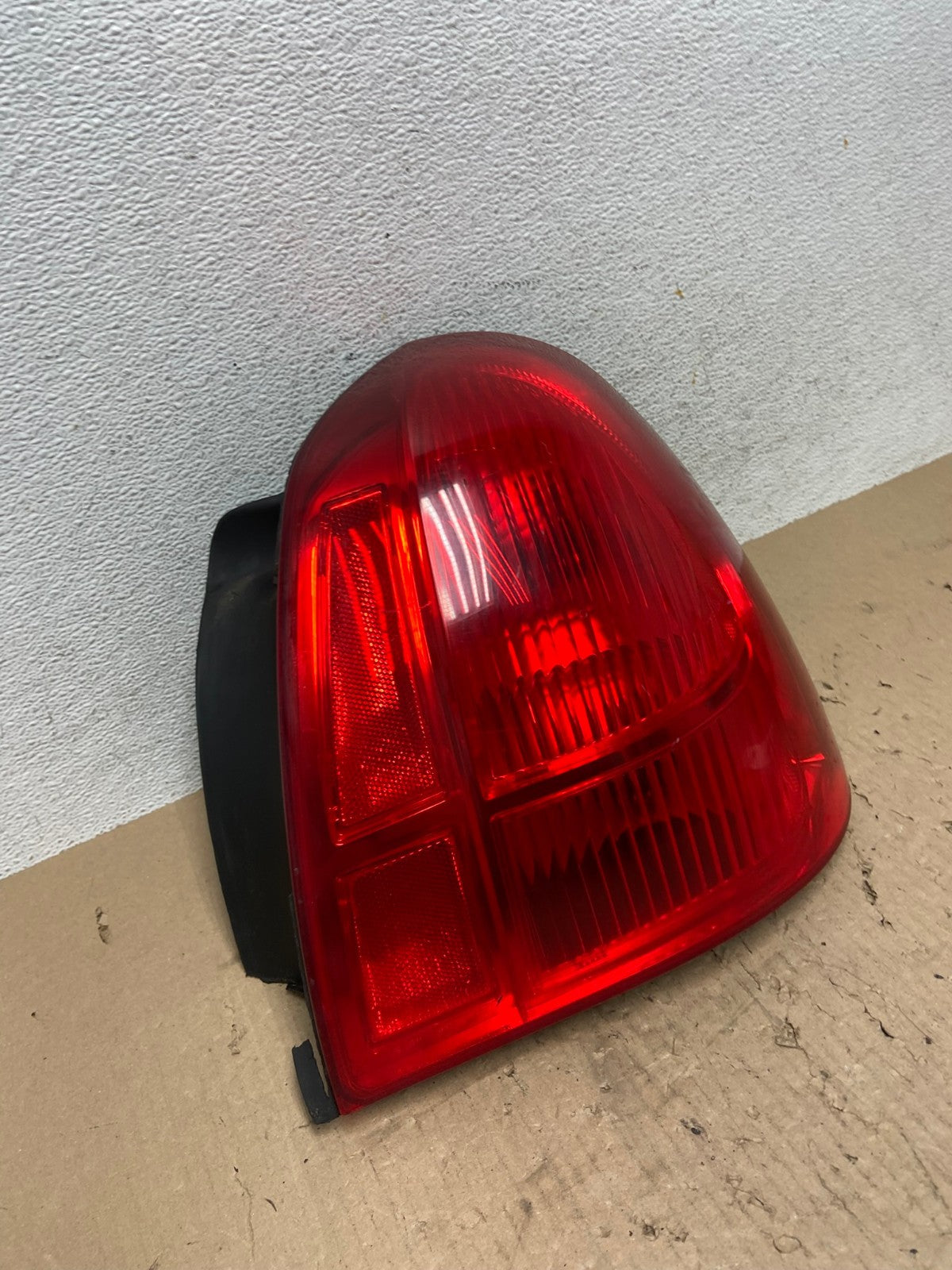 2003 to 2011 Lincoln Town Car Right Passenger Rh Tail Light AE8844 LK2