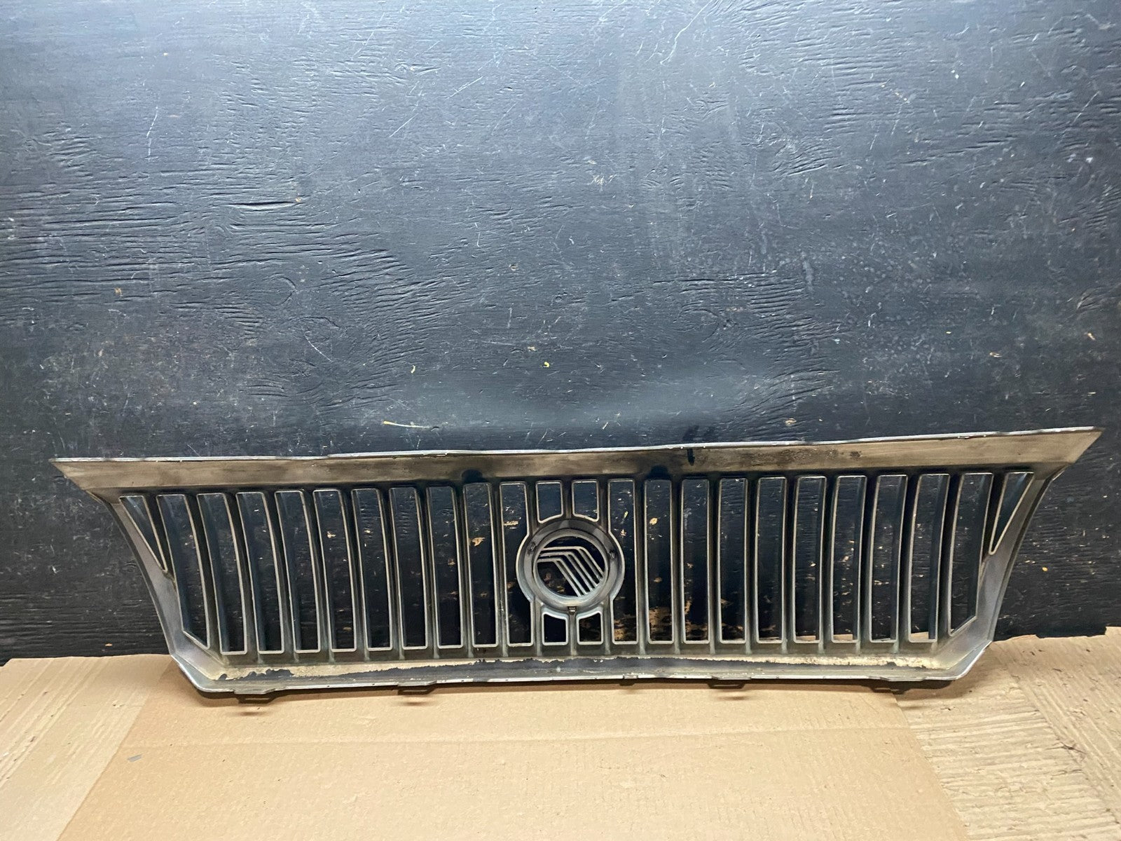 2002 to 2005 Mercury Mountaineer Front Upper Grill Grille Oem W5676 DG8