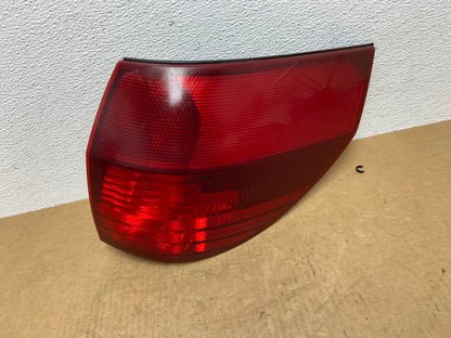 2004-2005 Toyota Sienna Right Passenger Rh Side Tail Light Oem AC2914 LK0