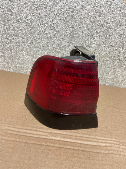 1992 to 1995 Ford Thunderbird Right Passenger Side Tail Light AB0970 LK0