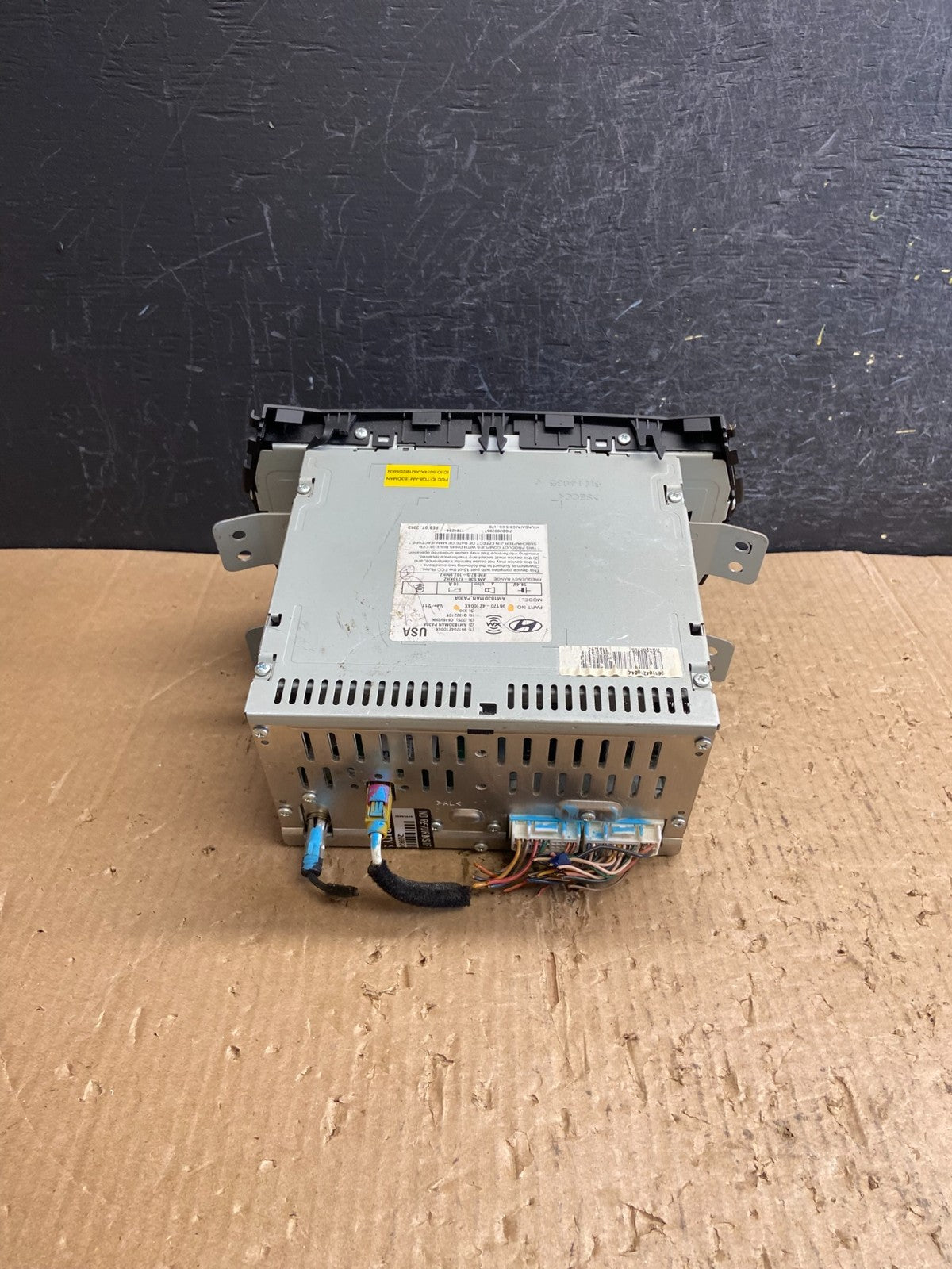 2013 to 2014 Hyundai Santa Fe AM/FM Radio CD Player AE4334 DW3