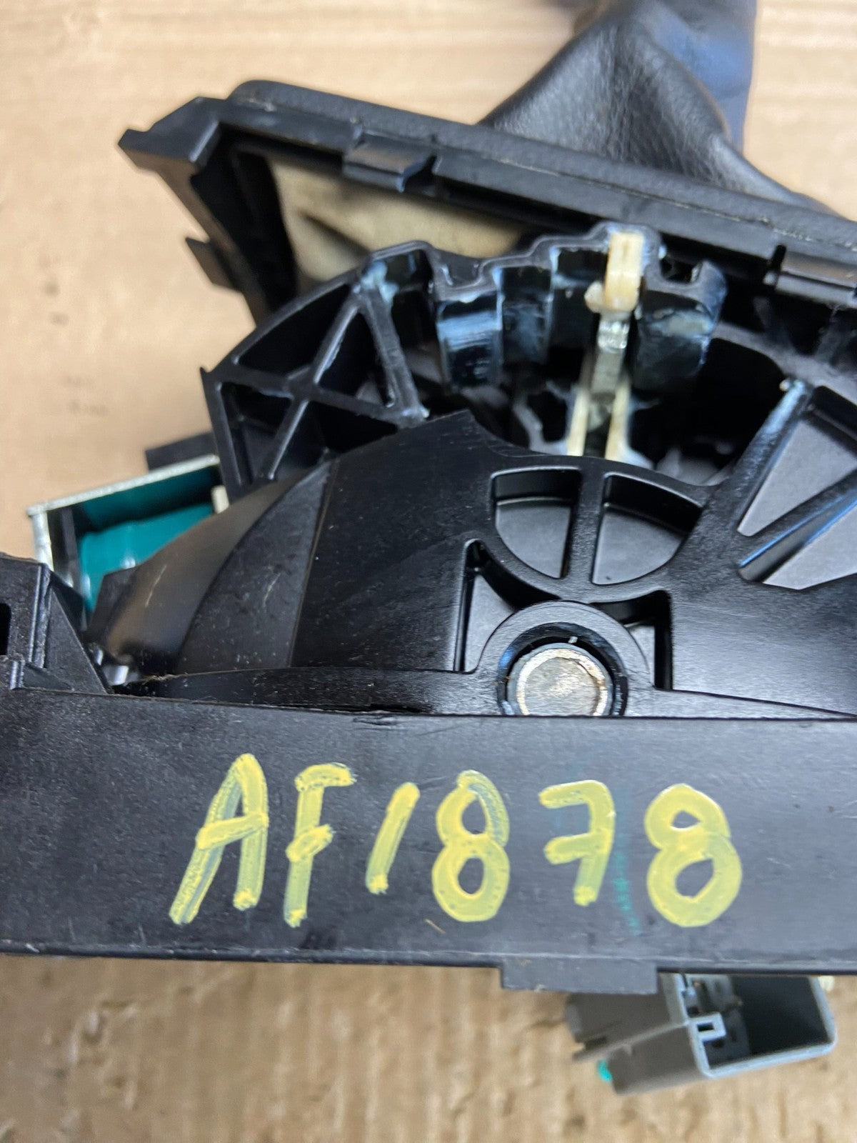 2016 to 2019 Ford Explorer Auto Transmission Floor Gear Shifter af1878 DG6
