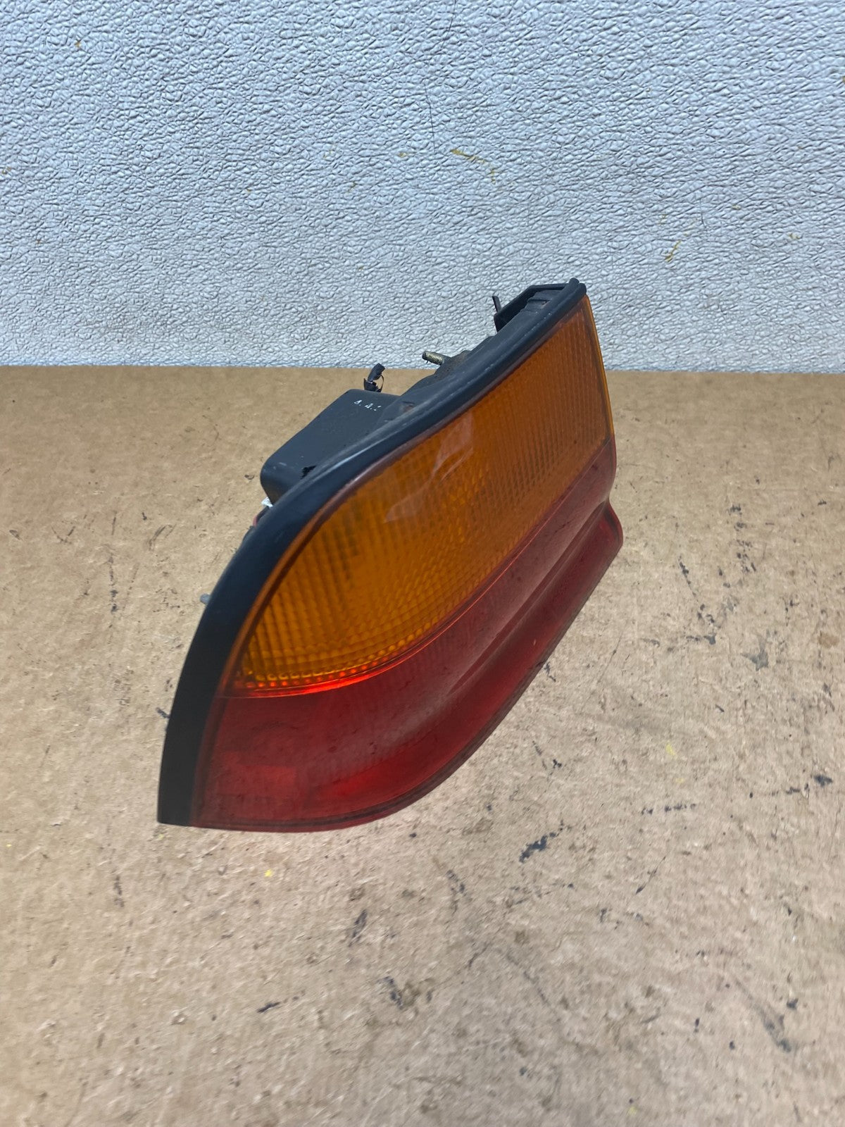 1995 1996 Nissan Maxima Left Driver LH Side Tail light Oem S9346 DW2