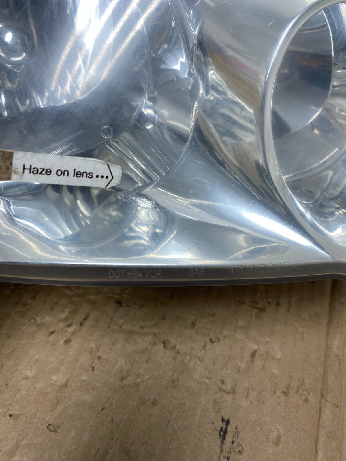 2003 to 2004 Toyota Corolla Right Passenger RH side Headlight AE9040 DW4