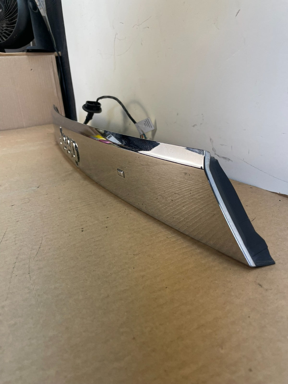 2011-2013 Jeep Grand Cherokee Liftgate Garnish Molding Trim W/O Camera AG3127 DG1