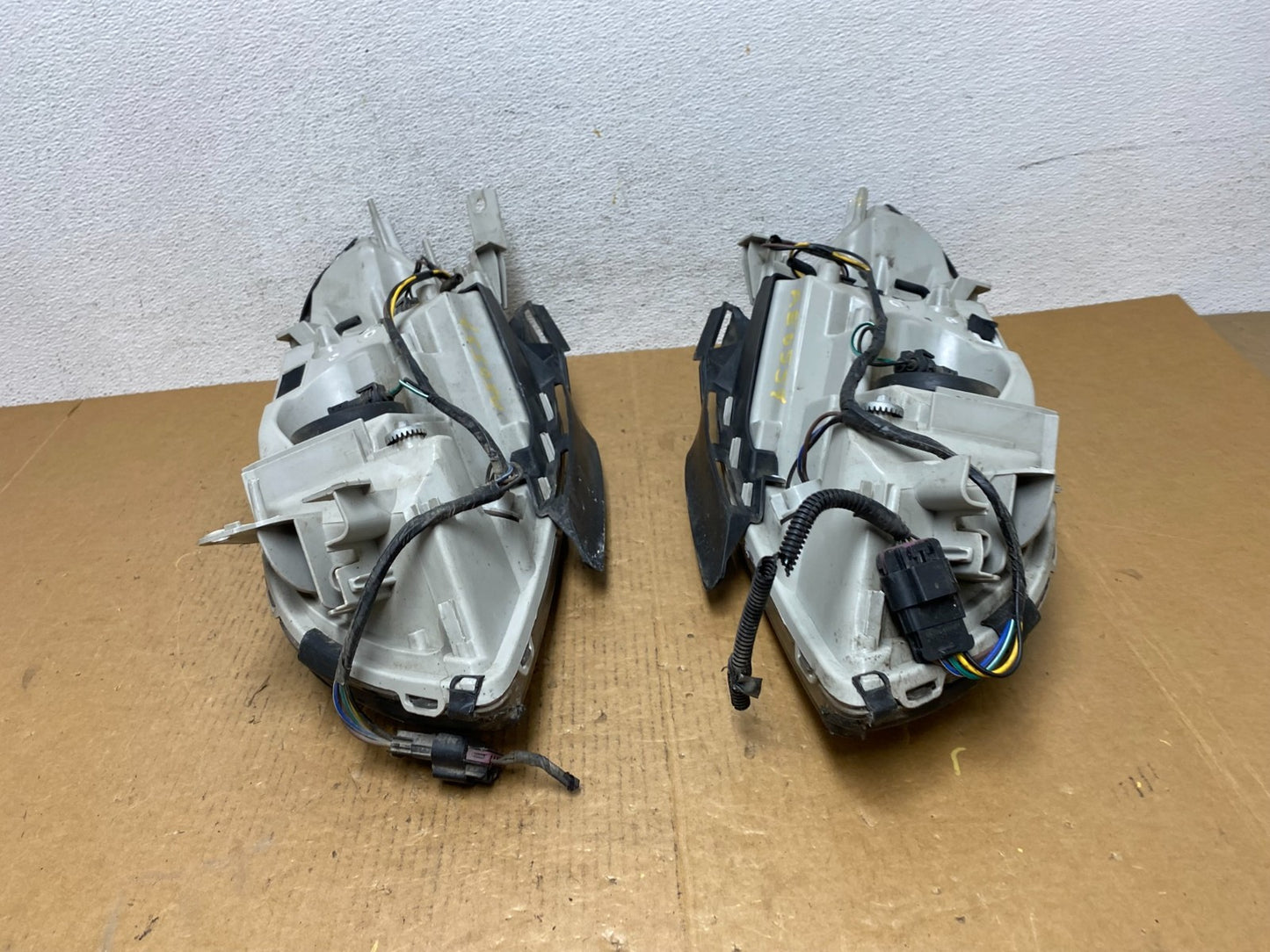 2008 to 2012 Chevrolet Malibu Left+Right Set LED Headlights AE0557 DG13